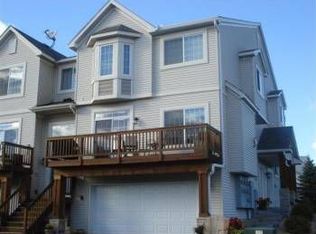 6018 Upper 35th St N, Oakdale, MN 55128