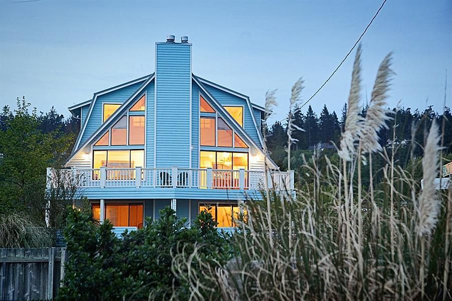 1st image of 3793 Oceanside Dr