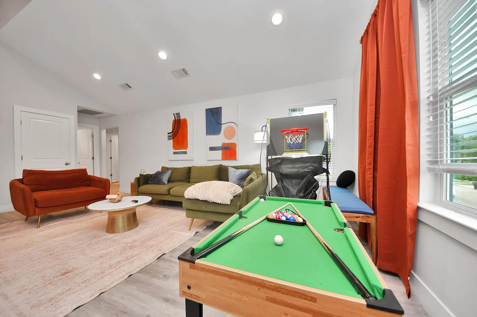 3 bed, 2.0 bath, 1399 sqft, $3,871 — Photo 3