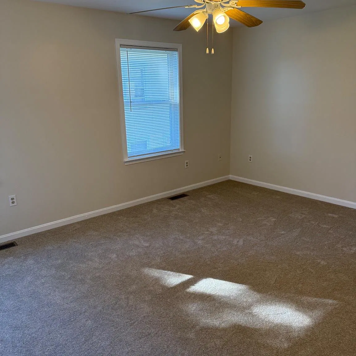 2 bed, 1.5 bath, 1200 sqft, $1,425 — Photo 3