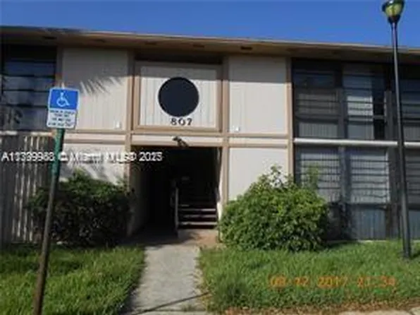 807 NE 199th St APT 208, Miami, FL 33179