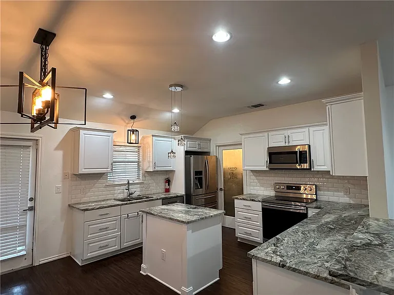 7822 Fox Dr — Photo 4