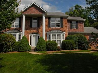 1686 Mason Knoll Ct, Saint Louis, MO 63131