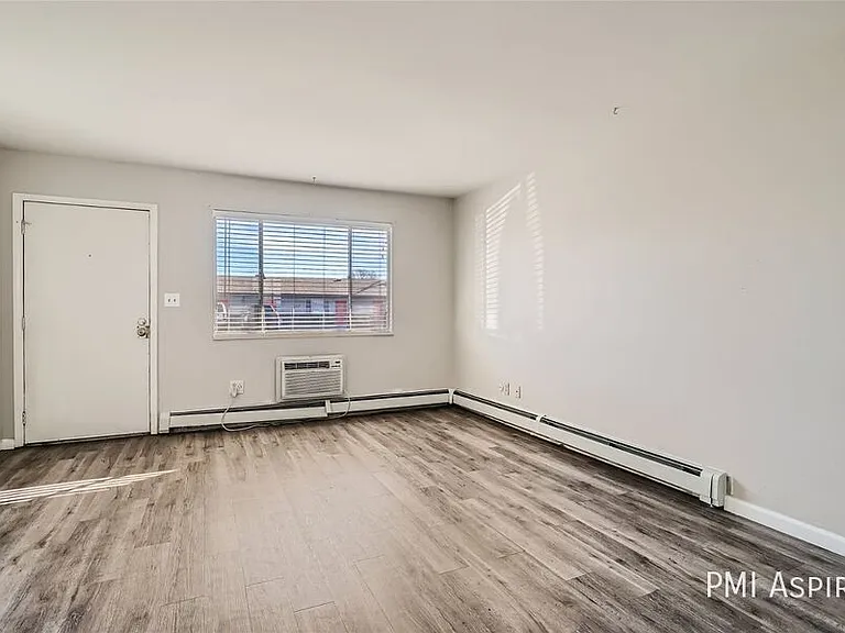 Keri Lyn Apartments — Photo 9