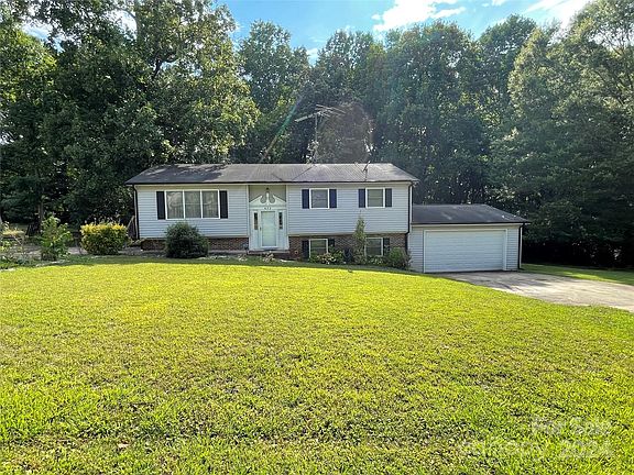 3rd image of 622 Sharon Dr