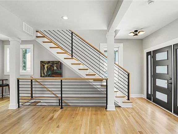4th image of 4544 Bell St