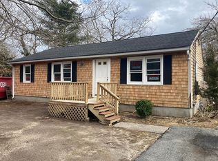 2 Leonard Dr, East Falmouth, MA 02536