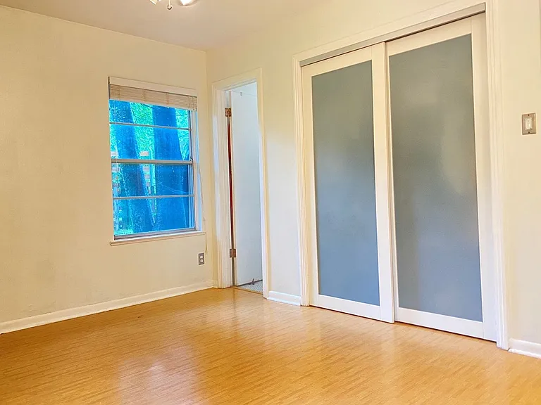 4700 Glenhaven Cir — Photo 2