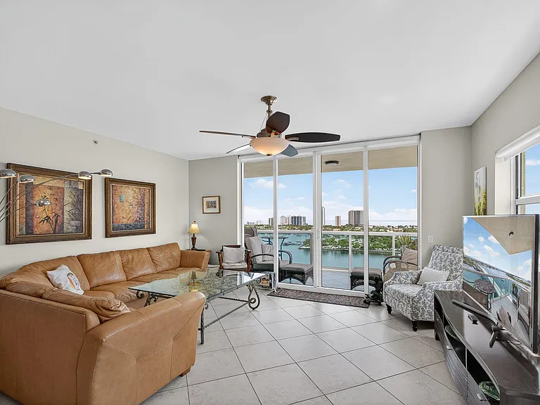 2640 Lake Shore Dr #1716 — Photo 13
