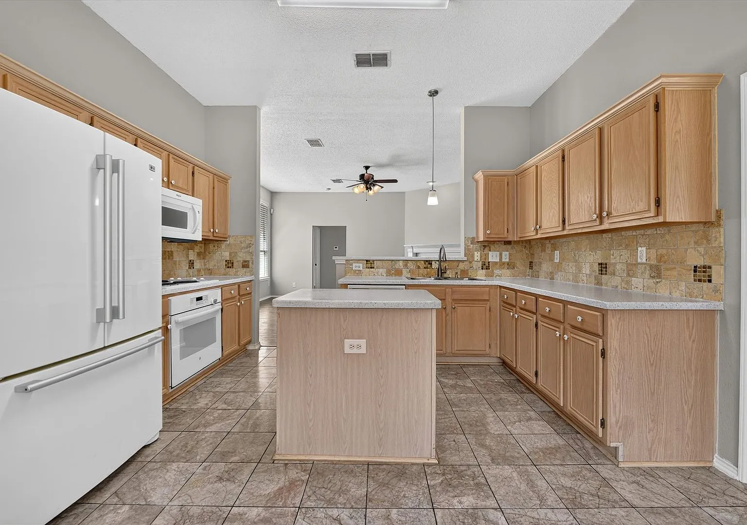 Charming 3BR/2BA Home in Lewisville Move-In Ready! — Photo 4