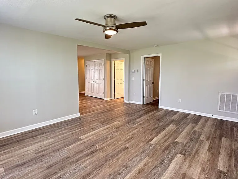 2843 Pinetrail Rd — Photo 3