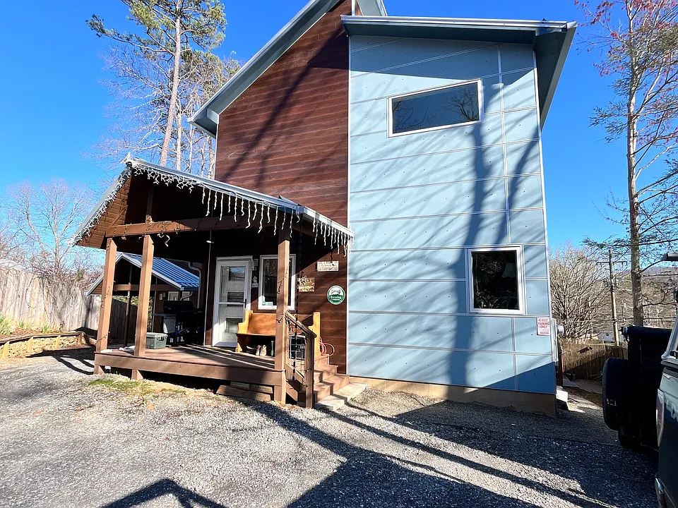 82 Wood Ave