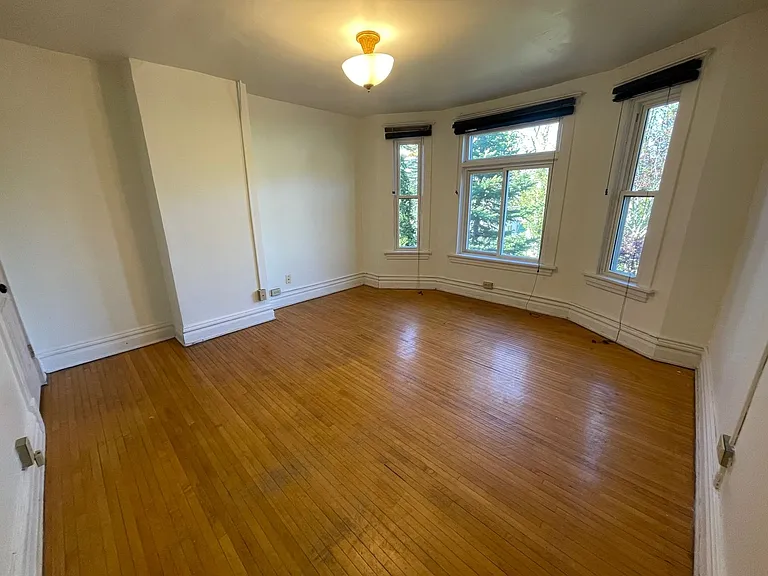 202 S 18th Ave E — Photo 12