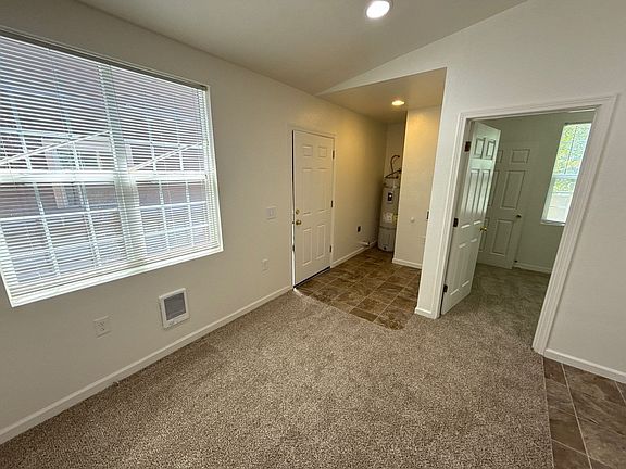 2nd image of 647 Columbia St NE #647