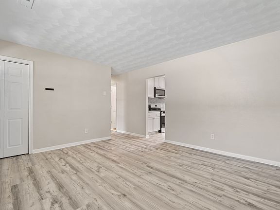 4th image of 3305 Portobello Ct