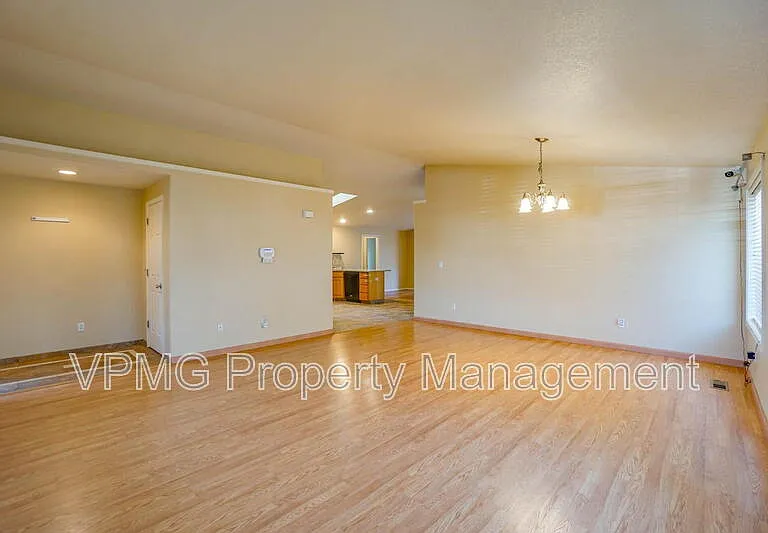 8620 NE 90th Pl — Photo 5