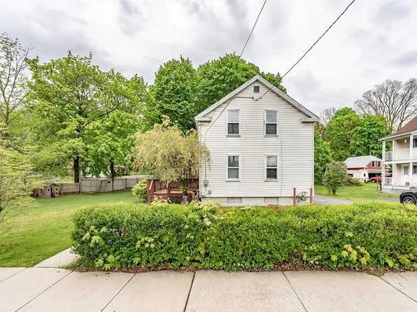 4 Maple St, Agawam, MA 01001