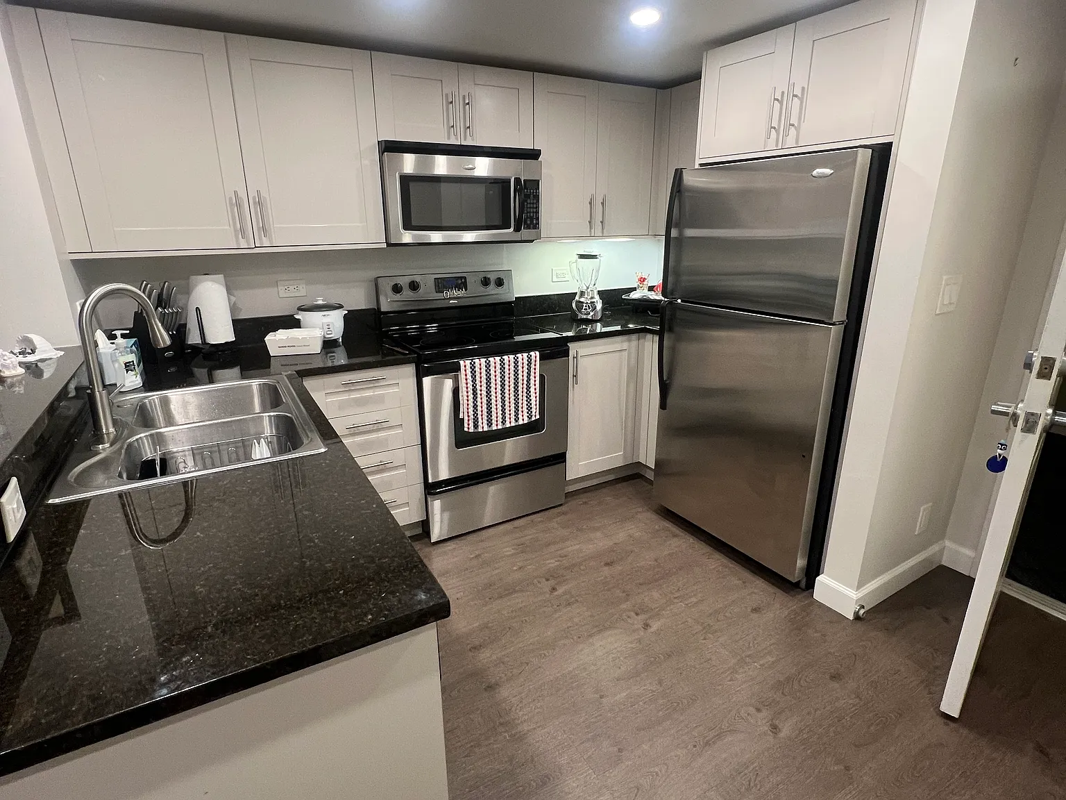 2 bed, 787 sqft, $3,100 — Photo 3