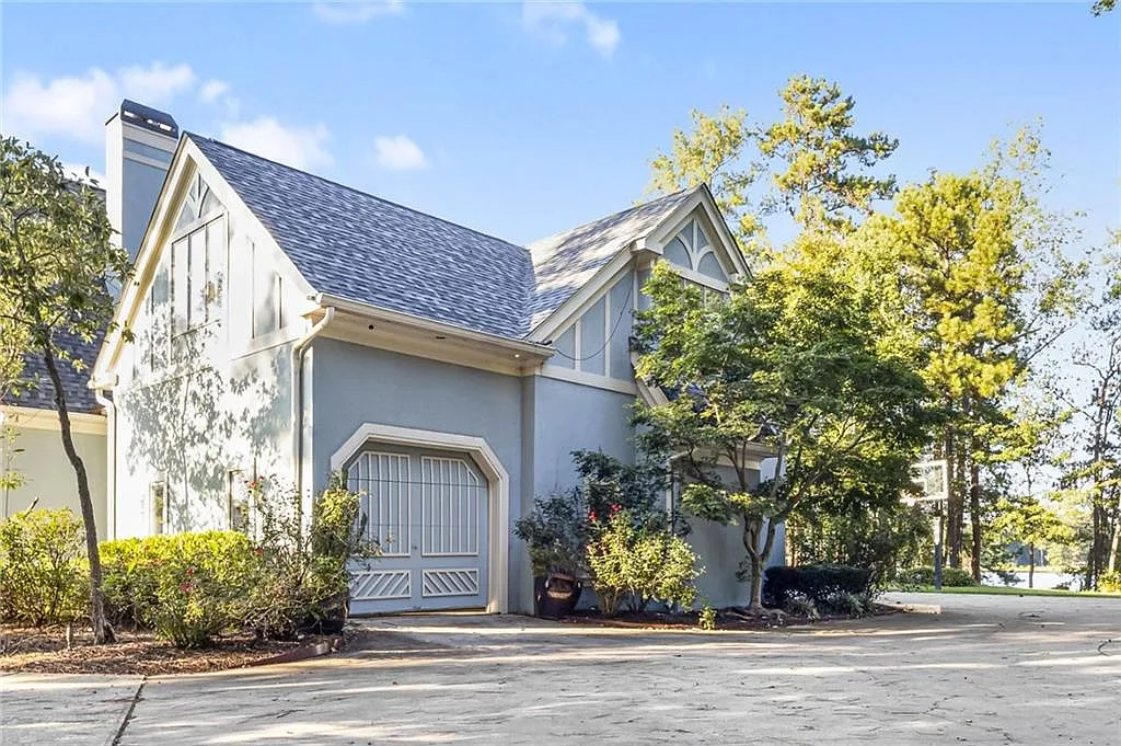 5 bed, 6.0 bath, 5602 sqft, $10,000 — Photo 3