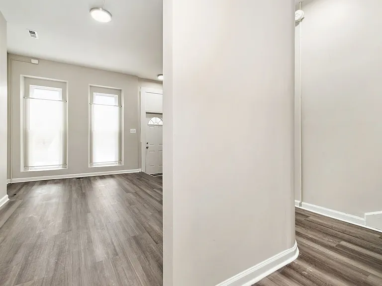 1418 N Eden St — Photo 24