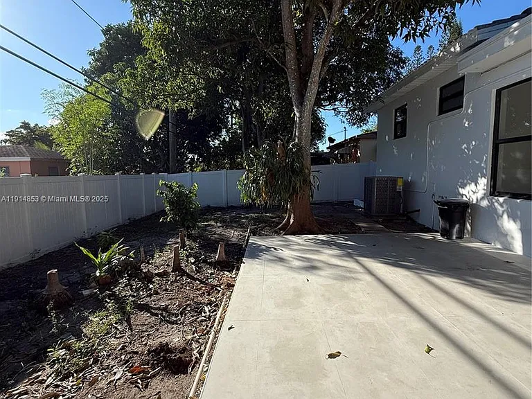 12615 N Miami Ave — Photo 47