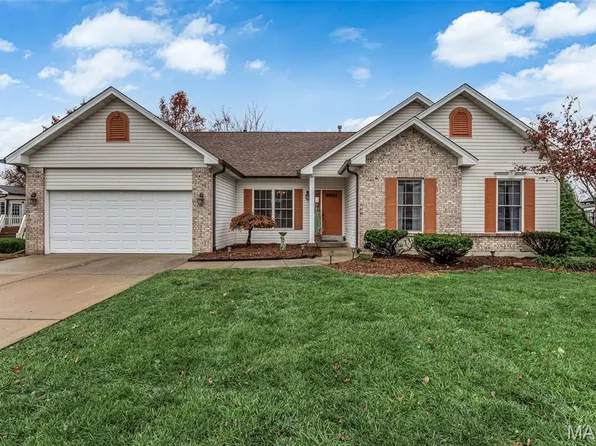 119 Courtfield Dr, O'Fallon, MO 63366