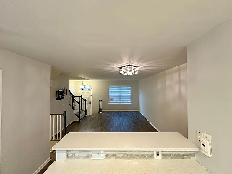 20200 Brookview Sq — Photo 7