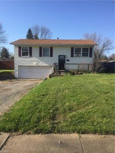 698 Beverly Hills Dr, Youngstown, OH, 44505