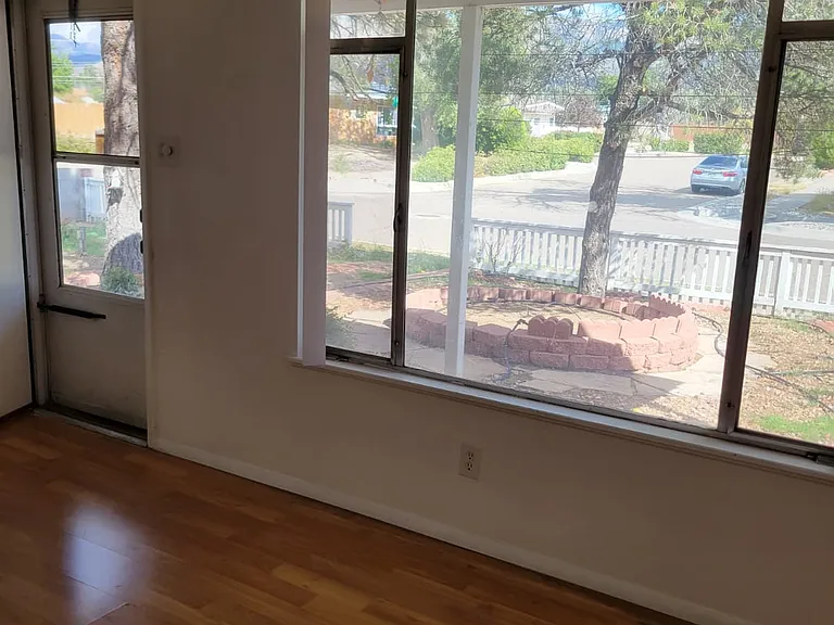 825 Grace St NE — Photo 13