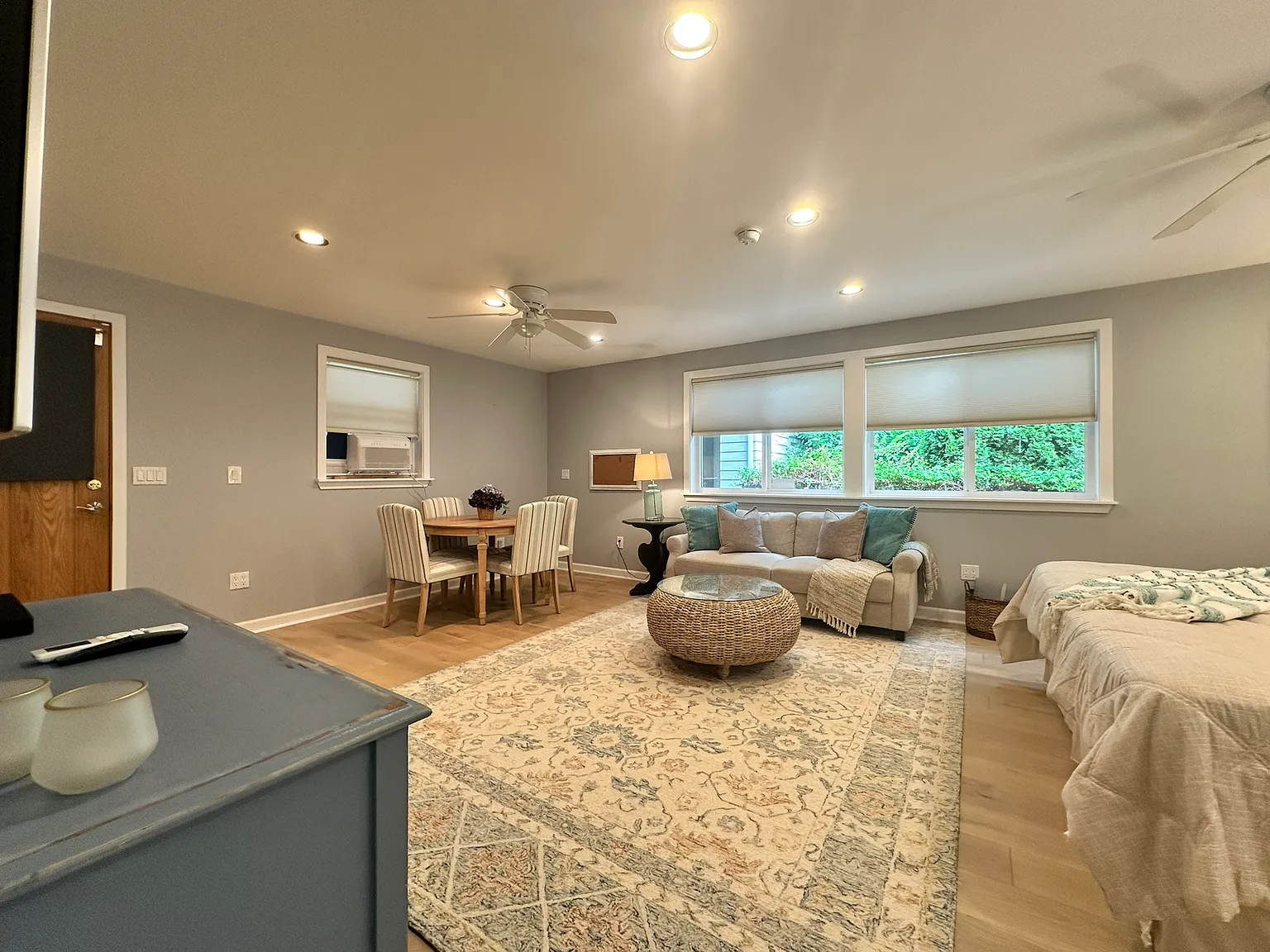 Studio, 600 sqft, $4,800 — Photo 2