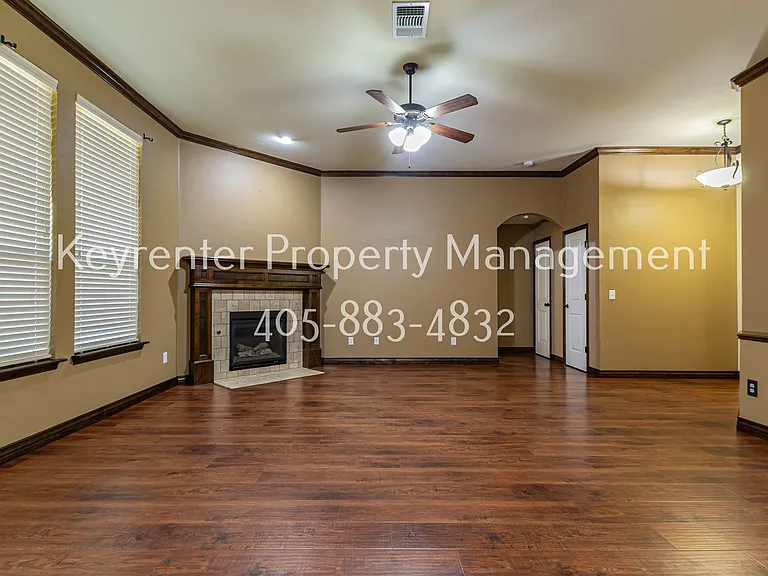 2405 SW 138th St — Photo 4