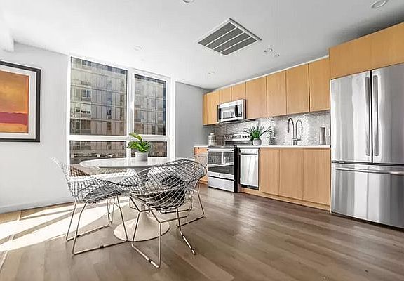 5th image of 814 Amsterdam Ave #9D