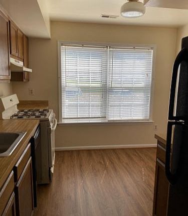 3rd image of 4780 S Park Ct