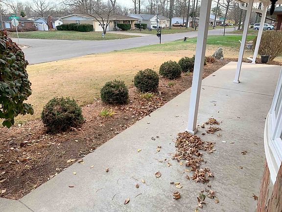 4th image of 746 S Western Dr