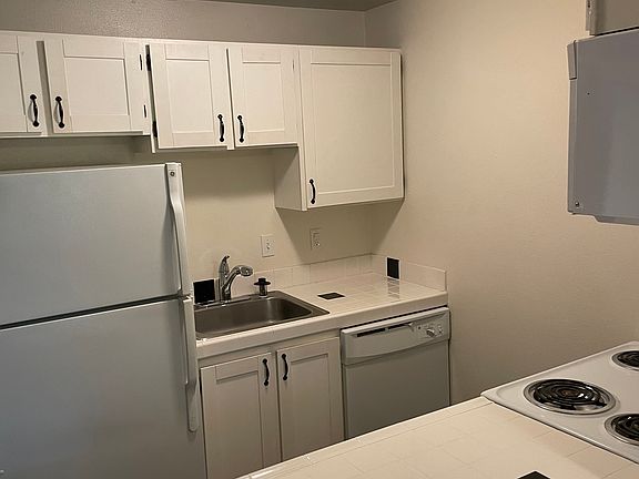 5th image of 2008 Evergreen Park Dr SW #205