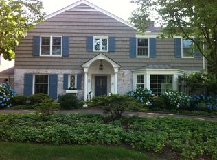38 Lakecrest Ln, Grosse Pointe Farms, MI 48236