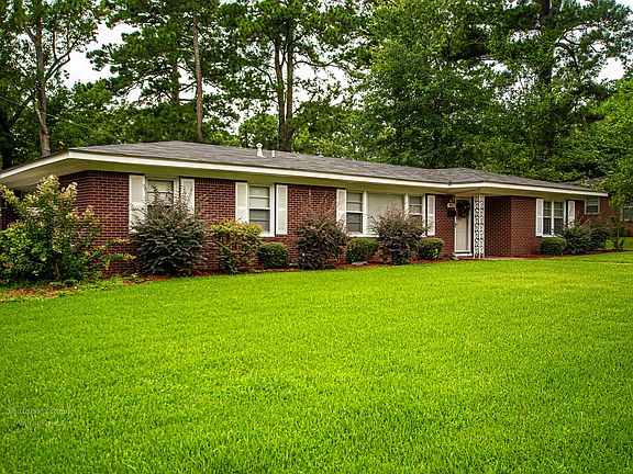 2nd image of 903 Maplewood Dr