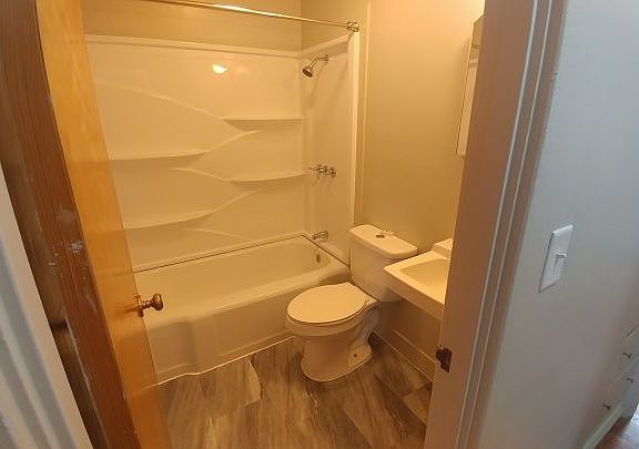 3rd image of 635 Broadwater Ave