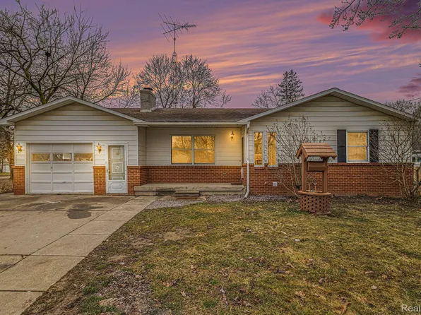 11641 Butternut Ct, Mount Morris, MI 48458