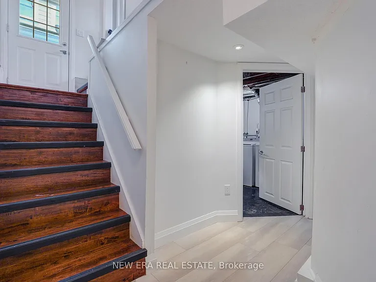 219 Lancaster St W — Photo 30