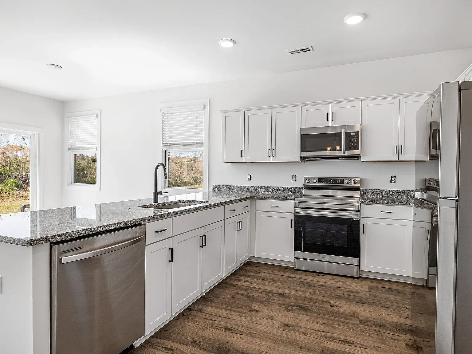 4 bed, 2.5 bath, $1,650 — Photo 1