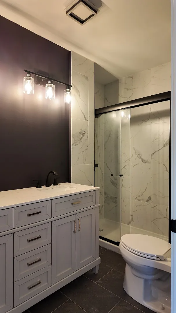 Stylish 1-Bed Loft with Bonus Space in OTR In-Unit Laundry! — Photo 4