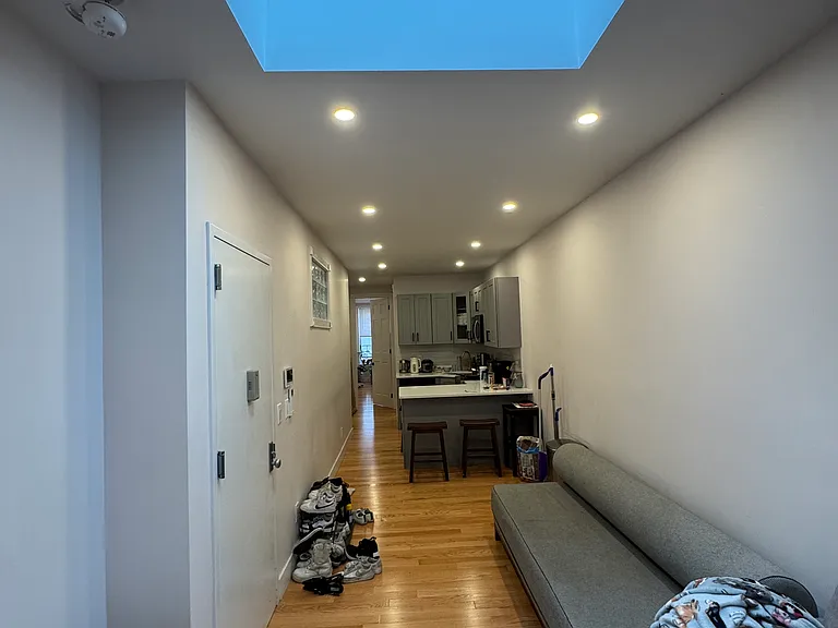 47-18 Vernon Blvd #3R — Photo 1
