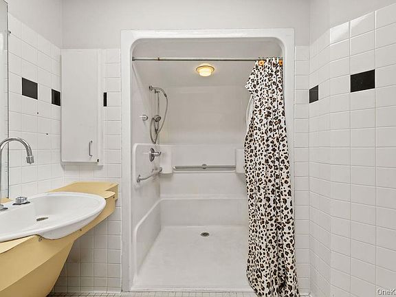4th image of 19 New Holland Village