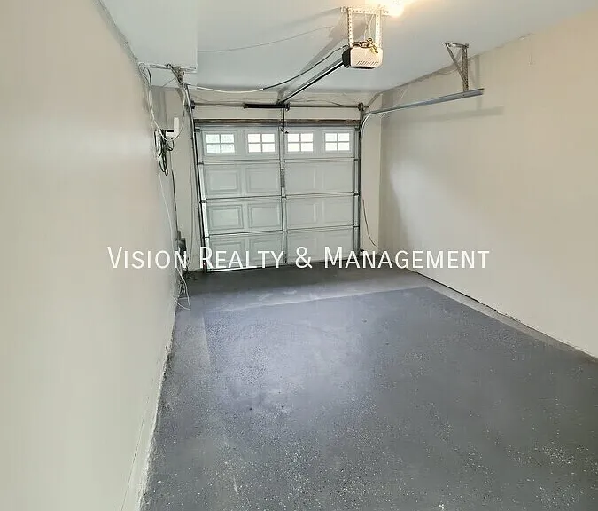 5025 Brittany Dr — Photo 18