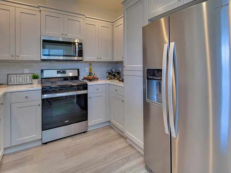 2542 NE Purcell Blvd — Photo 3