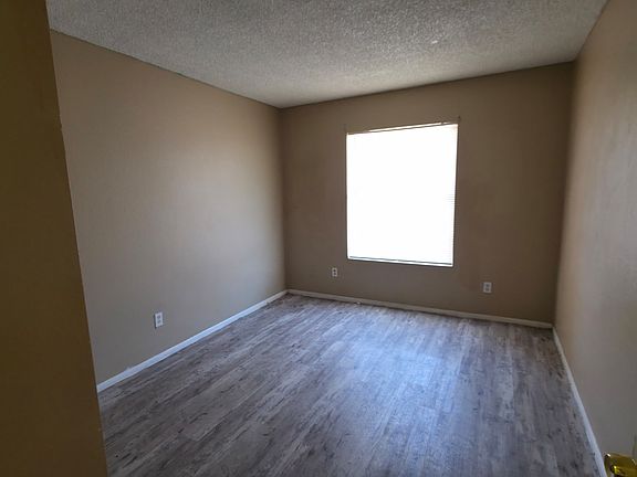 4th image of 4111 N 69th Ln Unit 1394