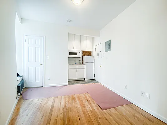 Rented by City Connections Realty | media 18