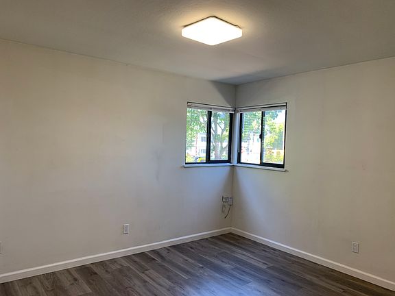 5th image of 906 Delaware St #A