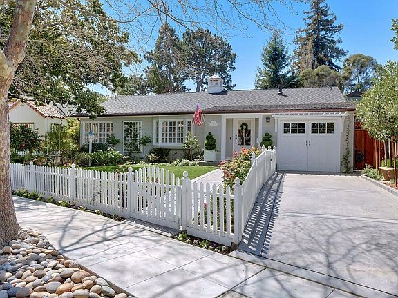 3rd image of 906 Rosewood Dr